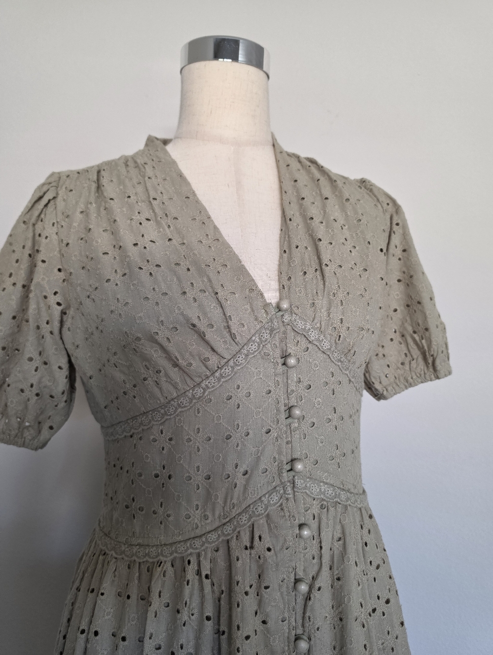 Cotton Eyelet Button Down Dress Olive Green - Picture 10 of 17